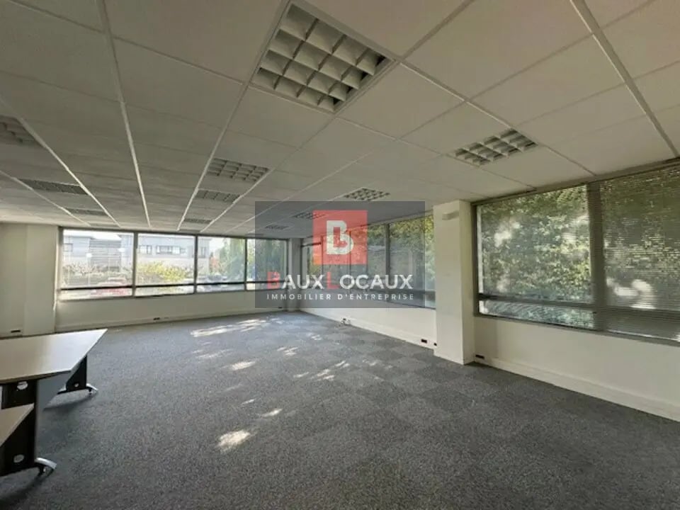 Office in Avignon for lease Interior Photo- Image 1 of 11