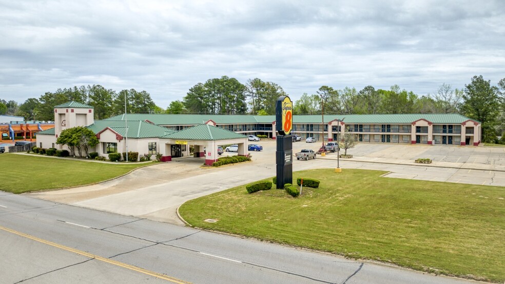 2100 N Wheeler St, Jasper, TX for sale - Building Photo - Image 1 of 12