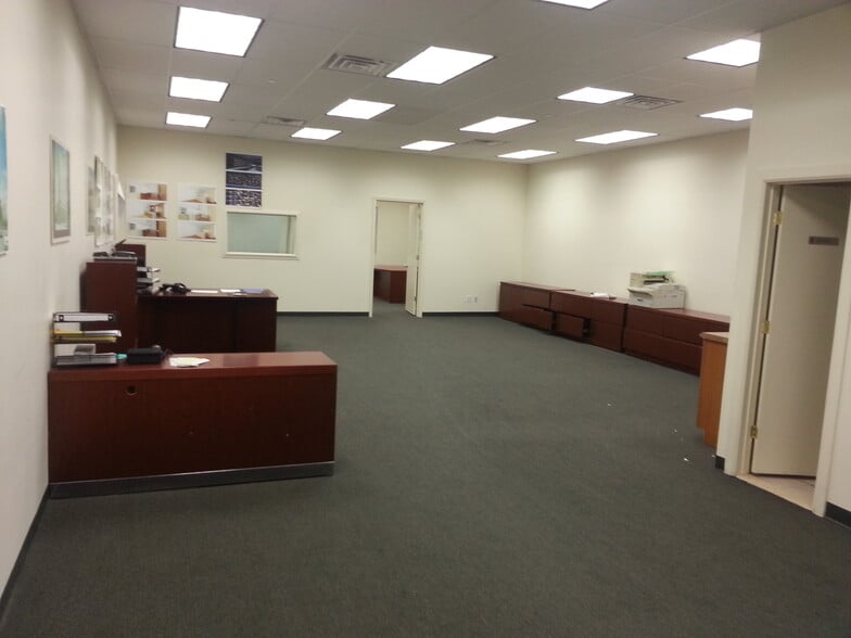 42-52 Broadway, Brooklyn, NY for lease - Building Photo - Image 3 of 9