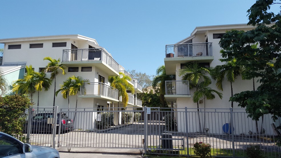 3127 SW 27th Ave, Miami, FL for sale - Primary Photo - Image 1 of 1