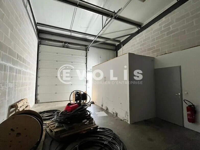 Flex in Le Haillan for lease - Interior Photo - Image 2 of 11