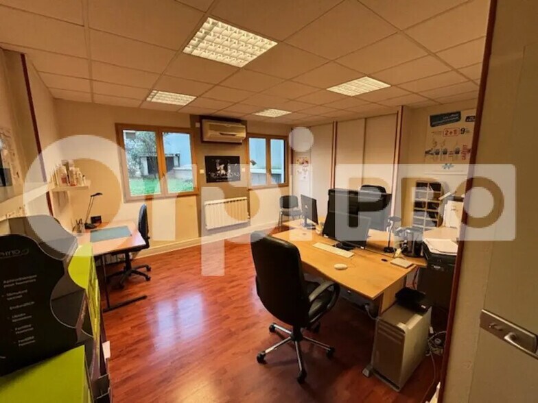 Retail in Villefranche-sur-Saône for lease - Interior Photo - Image 3 of 9