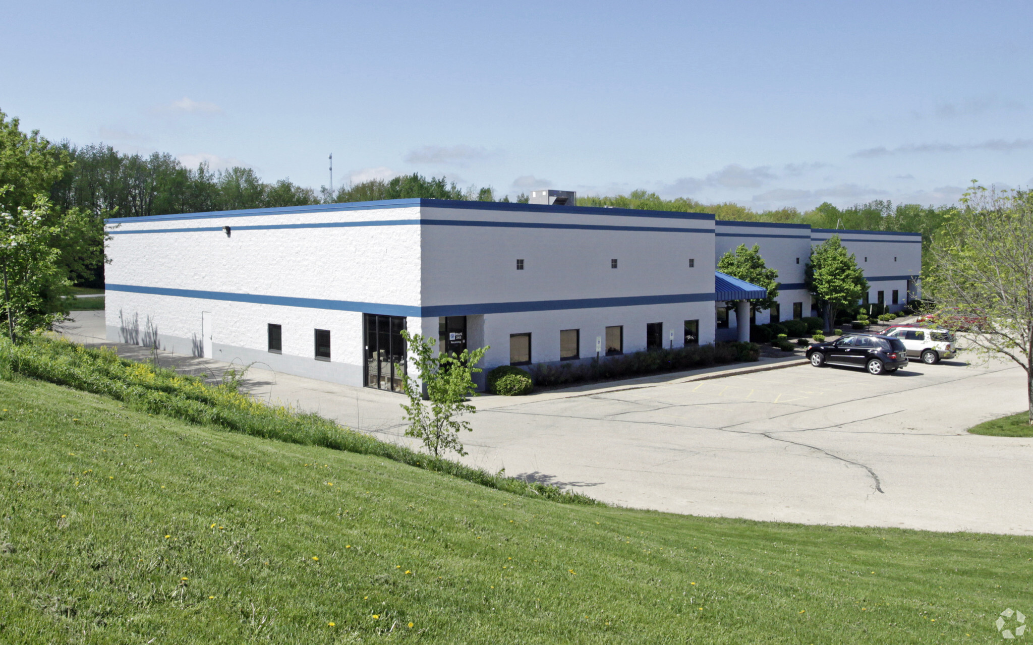 235-255 Info Hwy Ct, Slinger, WI for sale Building Photo- Image 1 of 1