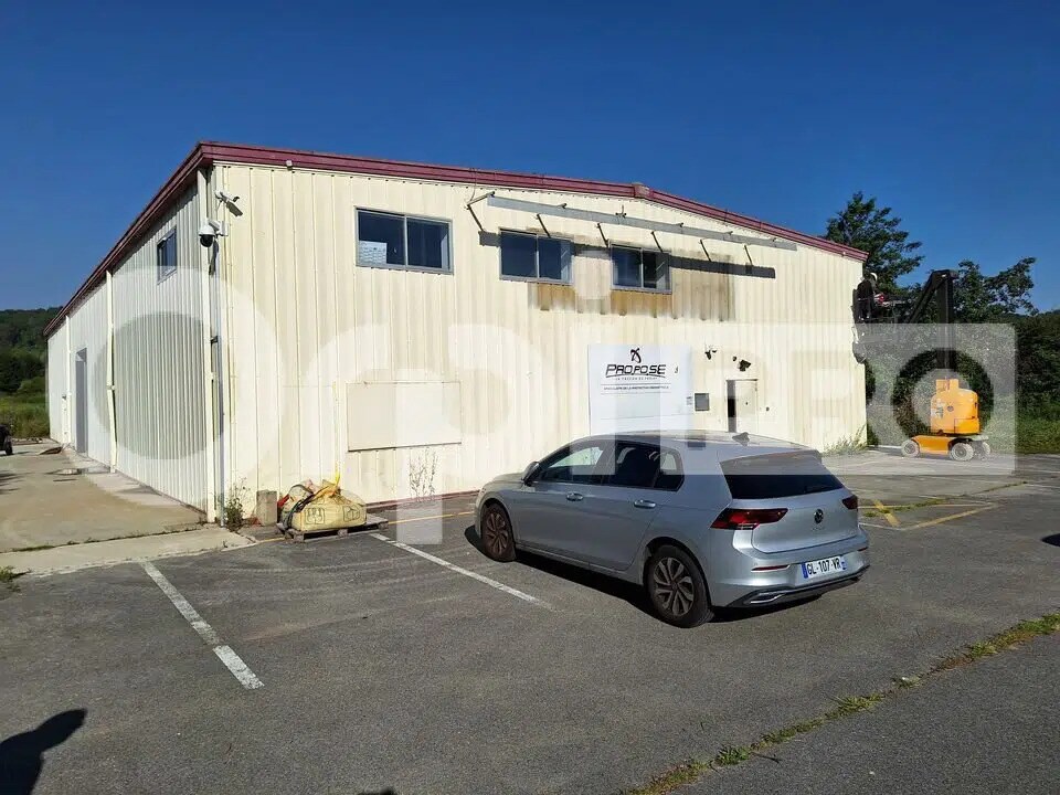 Flex in Chiry-Ourscamp for sale Building Photo- Image 1 of 9