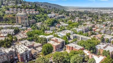 2260 NW Everett St, Portland, OR - aerial  map view