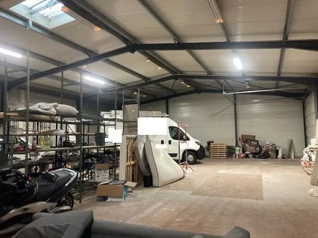 Flex in COURNON-D'AUVERGNE for lease - Interior Photo - Image 3 of 4