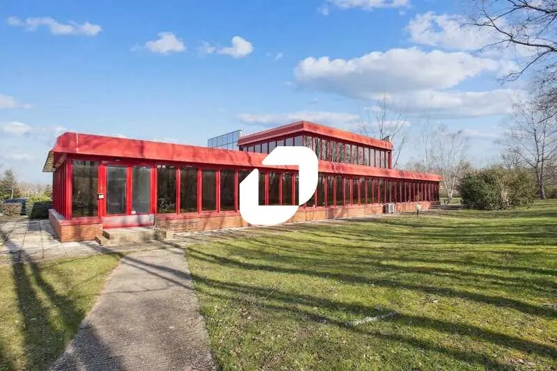 Office in Dourdan for lease Building Photo- Image 1 of 10