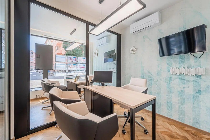 Retail in Strasbourg for sale - Building Photo - Image 2 of 4