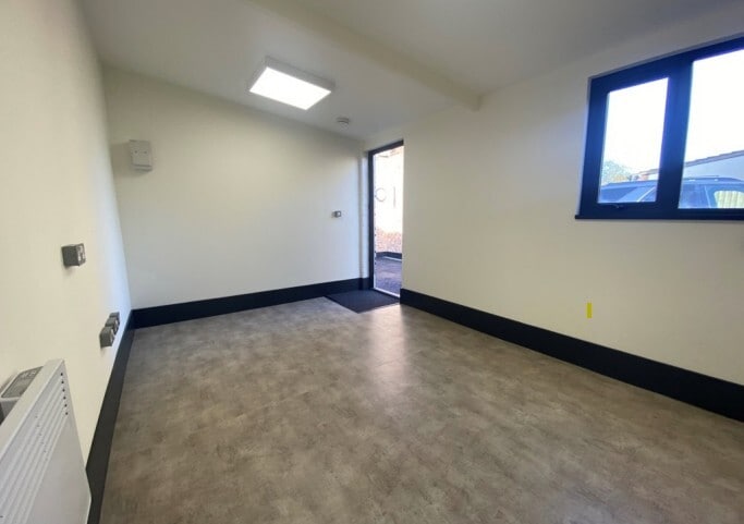 10 Dane Ln, Wilstead for lease Interior Photo- Image 1 of 2