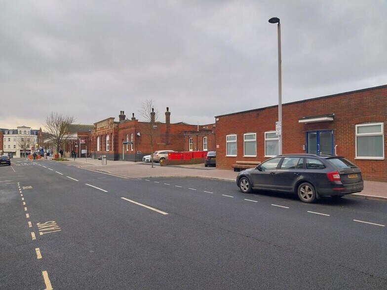 6 Railway Approach, Worthing for lease - Building Photo - Image 2 of 12