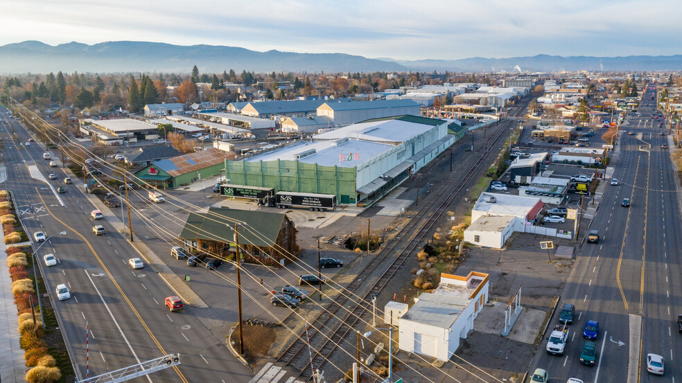 18 Stewart Ave, Medford, OR for sale - Building Photo - Image 1 of 1