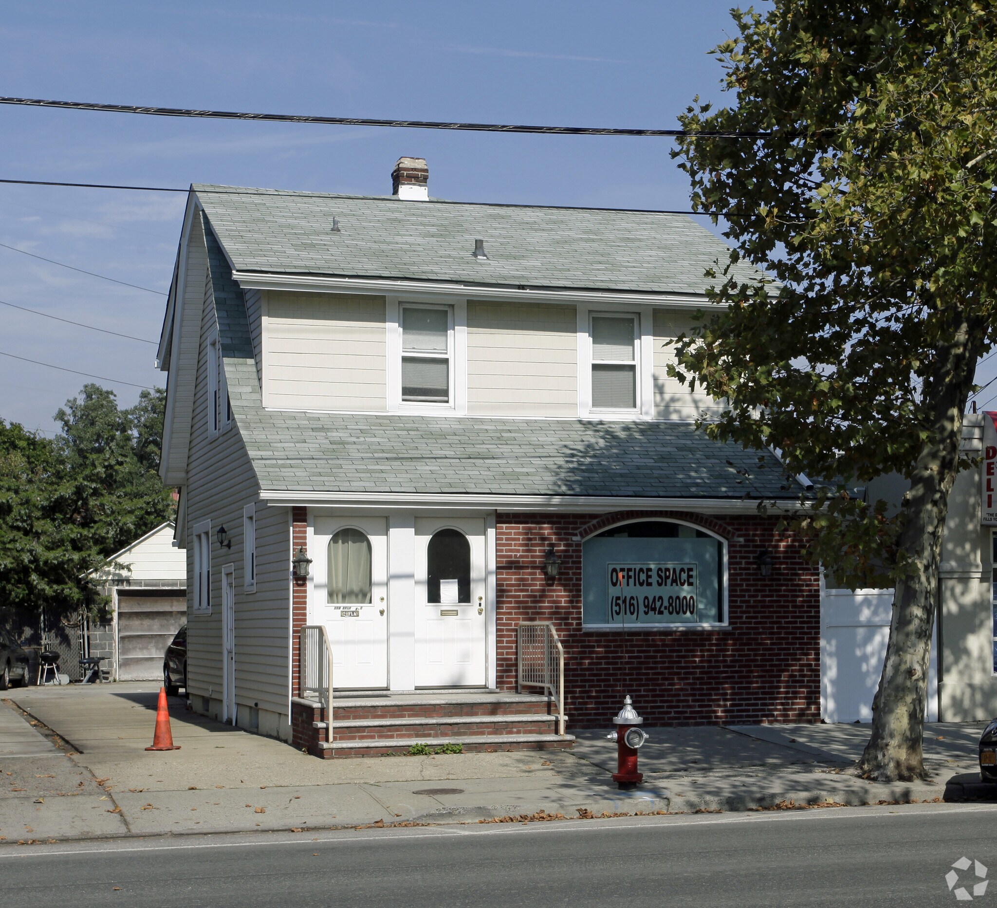 108 Woodbury Rd, Hicksville, NY for sale Primary Photo- Image 1 of 1