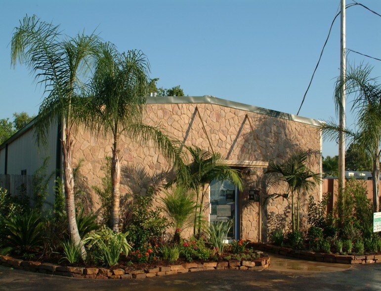 107 W Heritage Dr, Friendswood, TX 77546