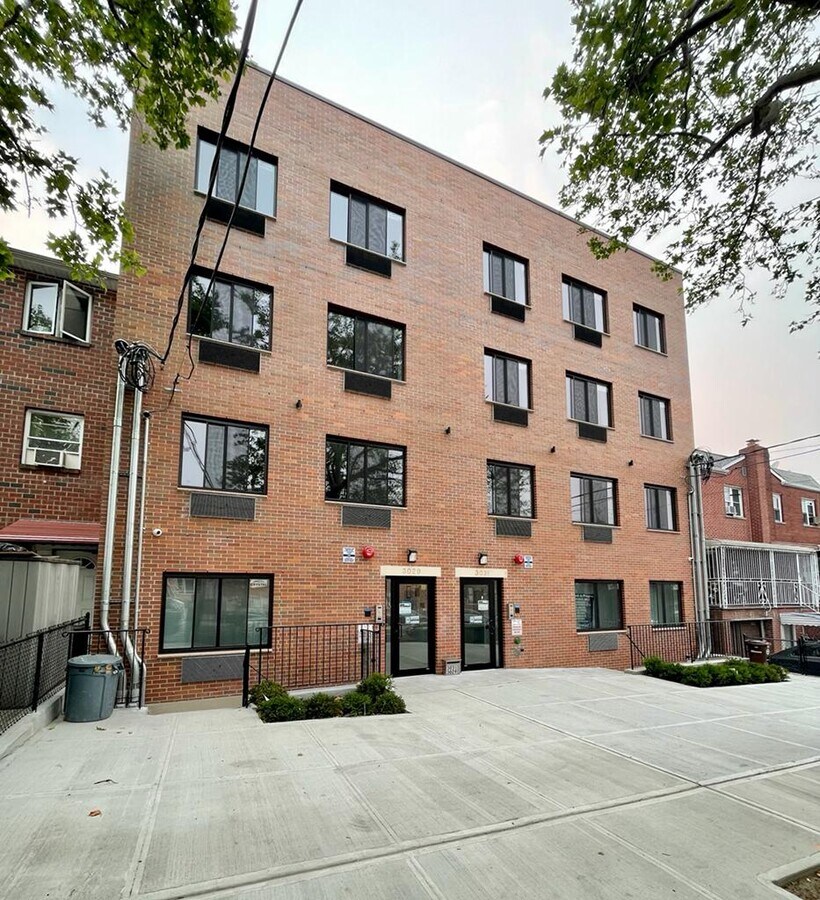 3031 Bronxwood Ave, Bronx, NY 10469