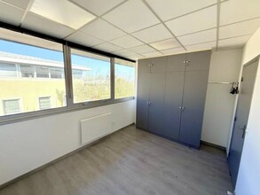 Rue Alfred De Vigny, Saint-Germain-en-Laye for lease Interior Photo- Image 2 of 7