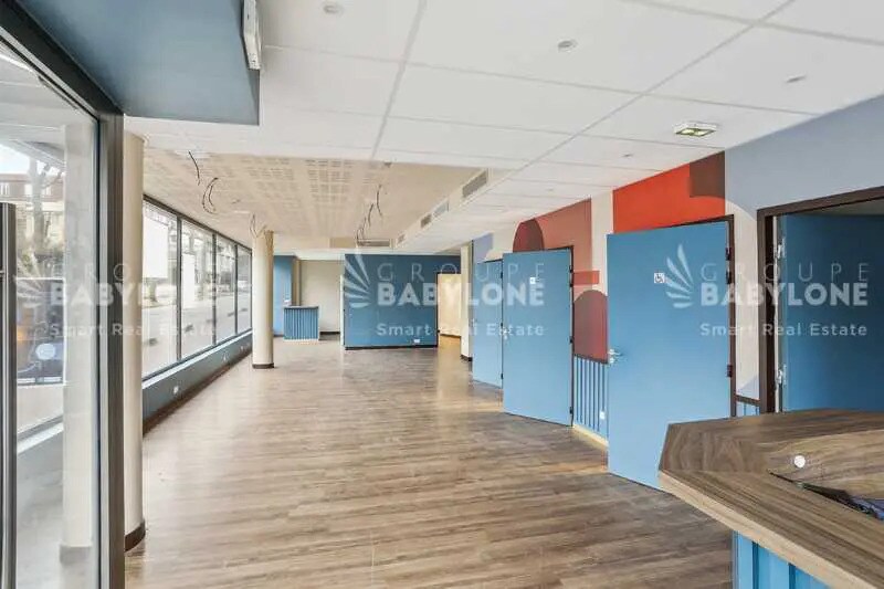 Retail in Malakoff for lease - Building Photo - Image 2 of 13