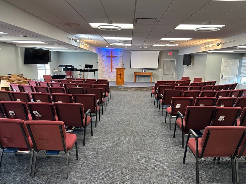 5050 Linglestown Rd, Harrisburg, PA for lease - Interior Photo - Image 3 of 8