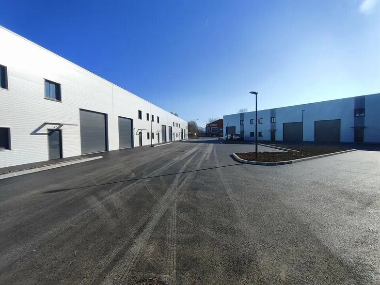 Flex in Morestel for lease - Building Photo - Image 3 of 18