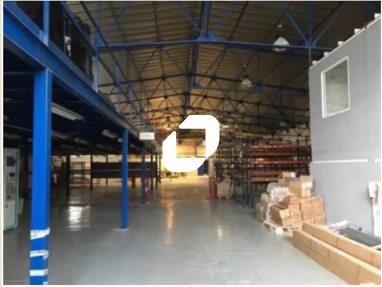 Flex in Nanterre for lease - Building Photo - Image 3 of 5