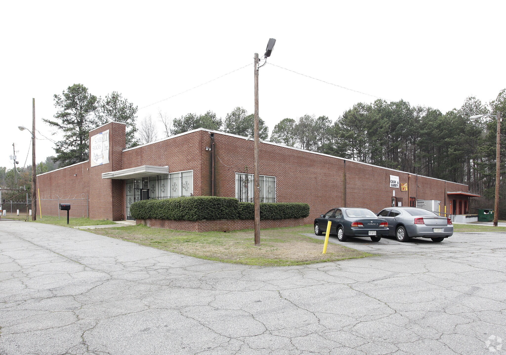 2545 Forrest Hills Dr SW, Atlanta, GA for sale Primary Photo- Image 1 of 1