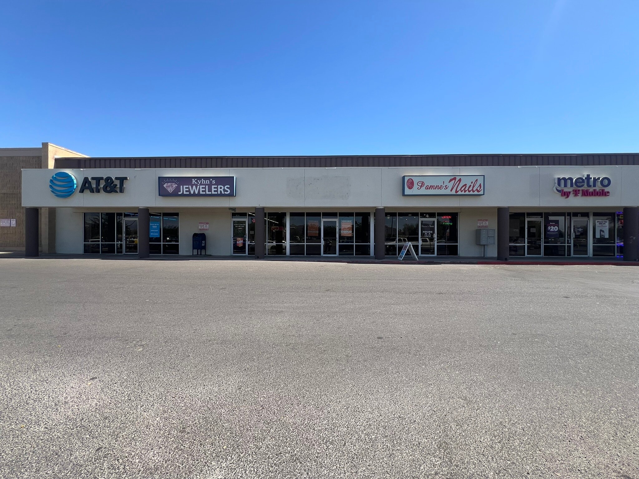 3003 W Apache Trl, Apache Junction, AZ for lease Interior Photo- Image 1 of 4