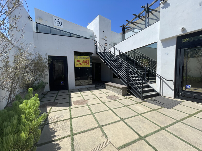 8445-8447 Melrose Ave, West Hollywood, CA for lease - Building Photo - Image 3 of 8