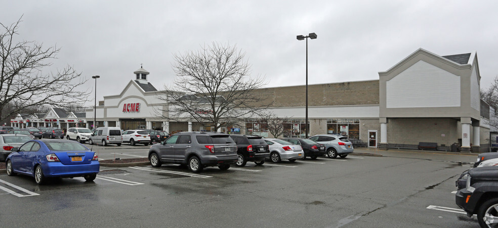 827-829 Route 82, East Fishkill, NY for lease - Building Photo - Image 1 of 2