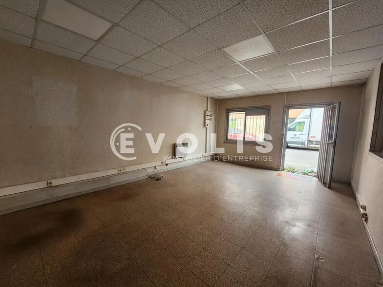 10 Avenue Docteur Schweitzer, Meyzieu for lease - Interior Photo - Image 3 of 16