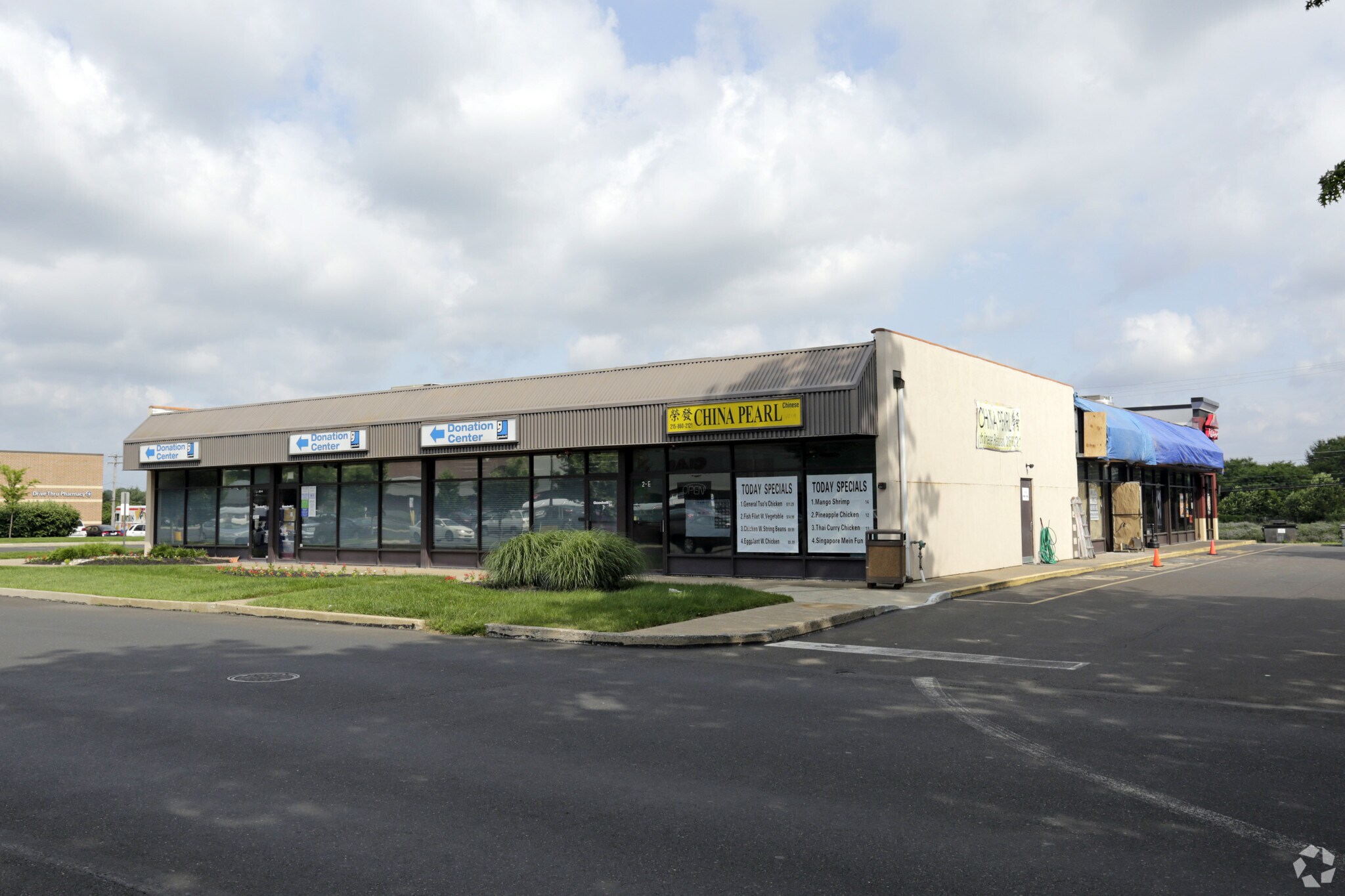 250 Doublewoods Rd, Langhorne, PA 19047 Summit Square Shopping Center