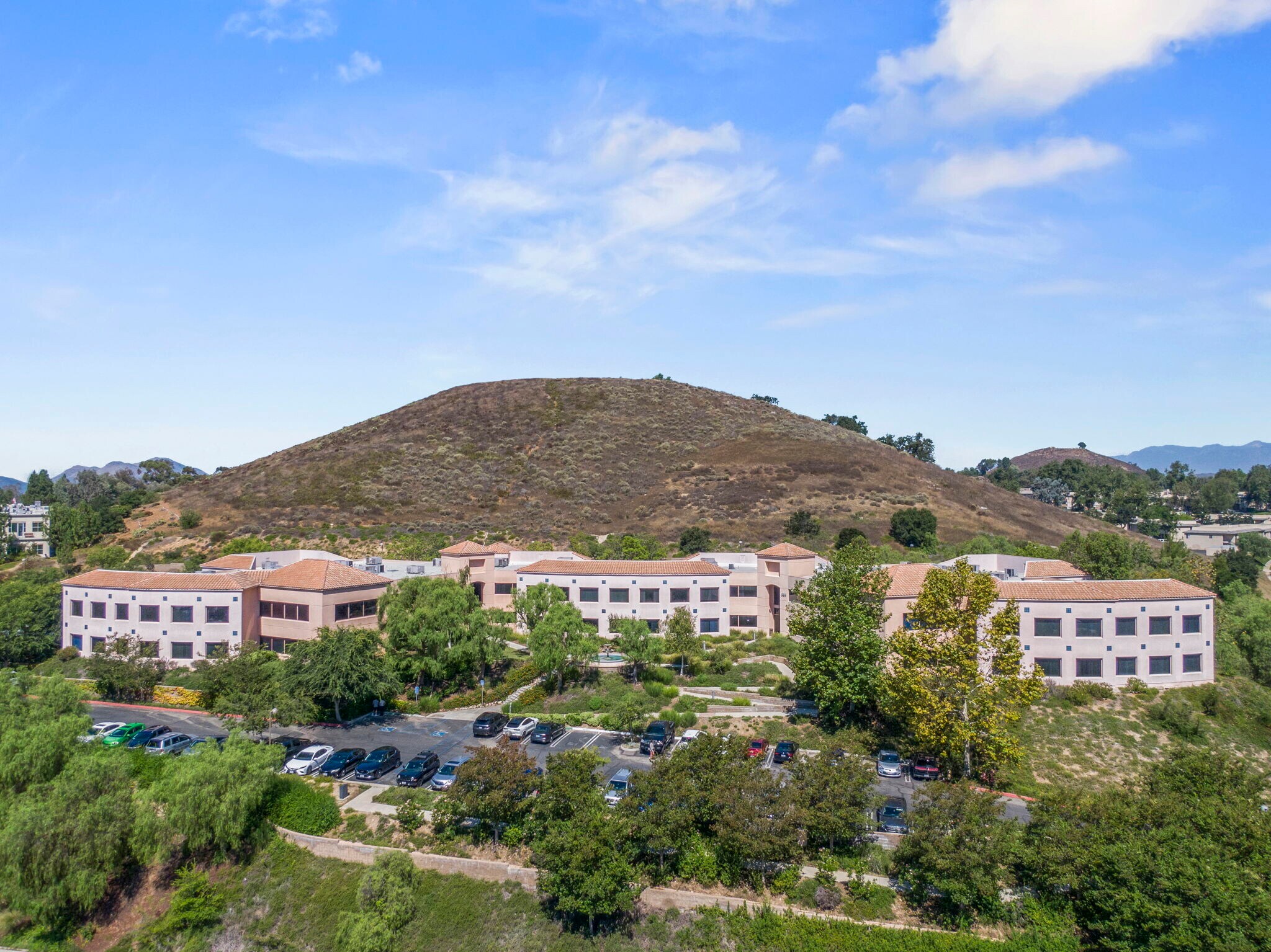 555 St Charles Dr, Thousand Oaks, CA for lease Building Photo- Image 1 of 13