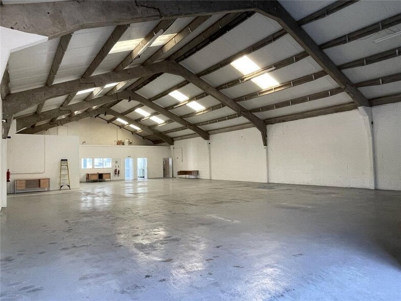 Shoebury Ave, Southend On Sea for lease - Building Photo - Image 2 of 11