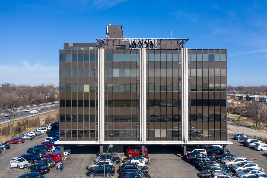 6200 N Hiawatha Ave, Chicago, IL for lease - Building Photo - Image 2 of 11