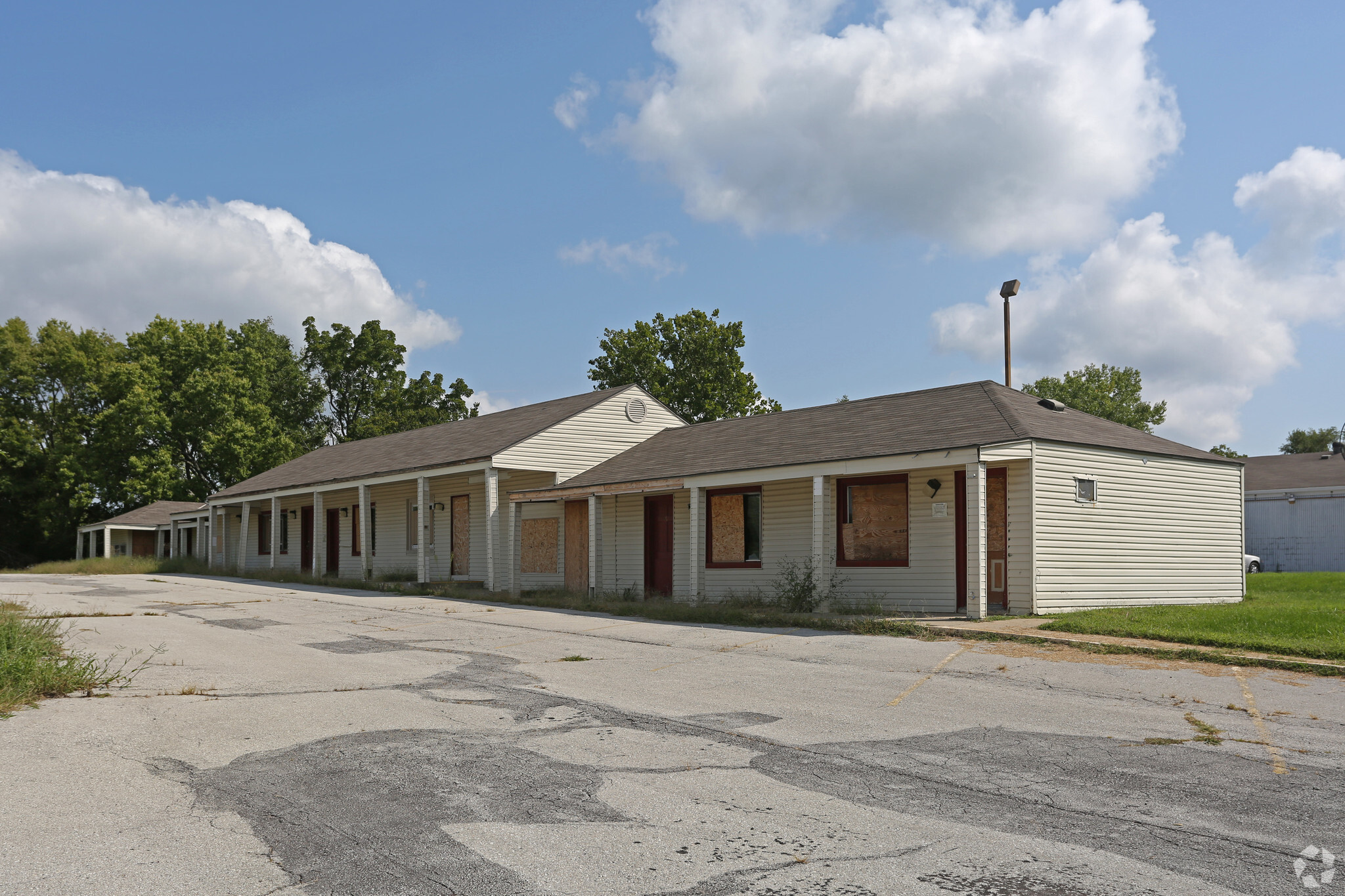 11402 E 24 Hwy, Sugar Creek, MO for sale Primary Photo- Image 1 of 1