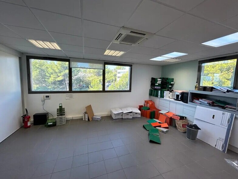 515 Avenue De La Tramontane, La Ciotat for sale - Interior Photo - Image 3 of 5