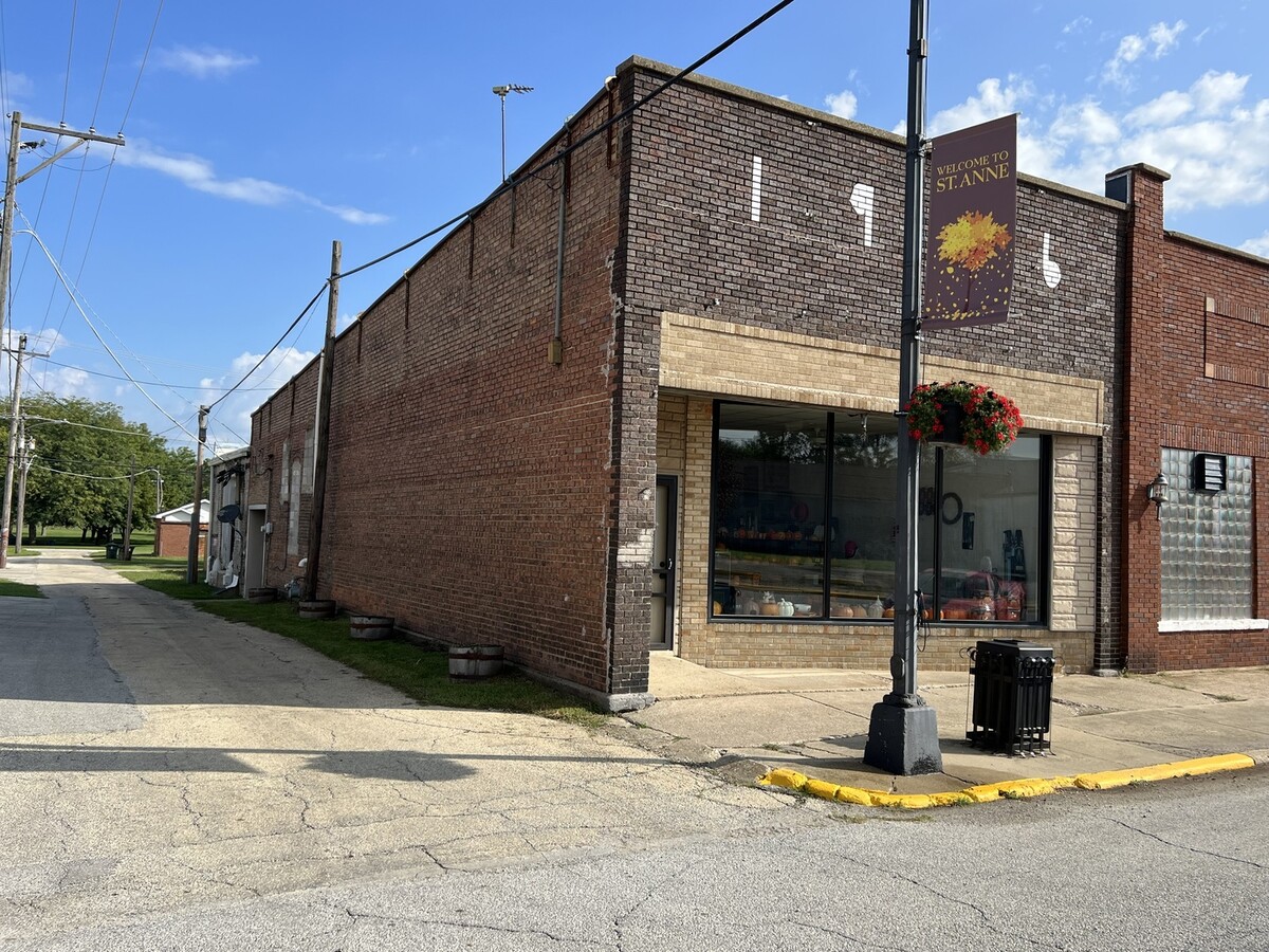 127 W Station St, Saint Anne, IL 60964 - Retail for Sale | LoopNet