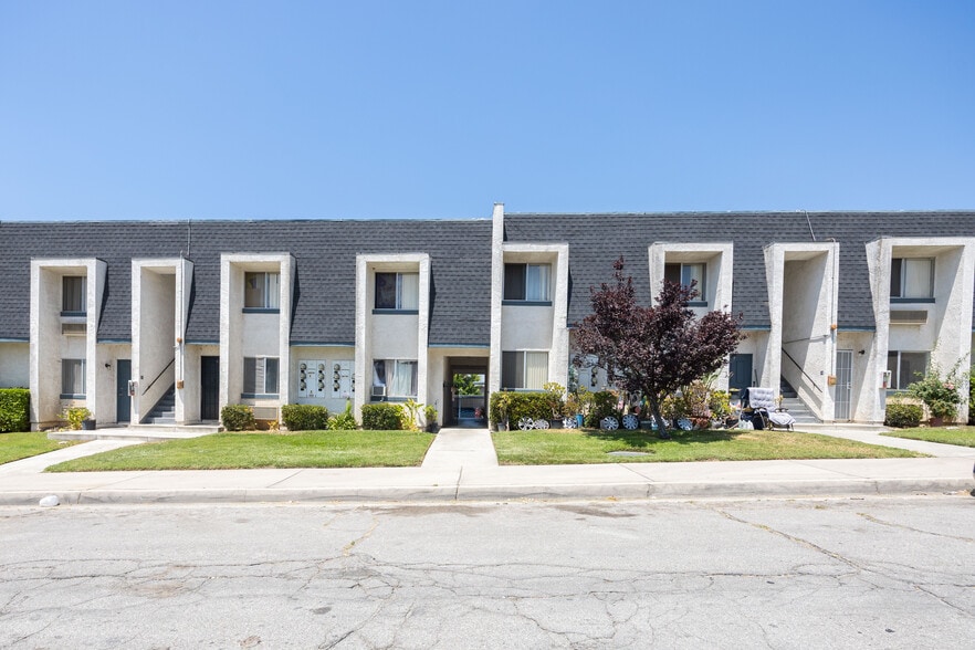 236 E 48th St, San Bernardino, CA for sale - Building Photo - Image 2 of 8