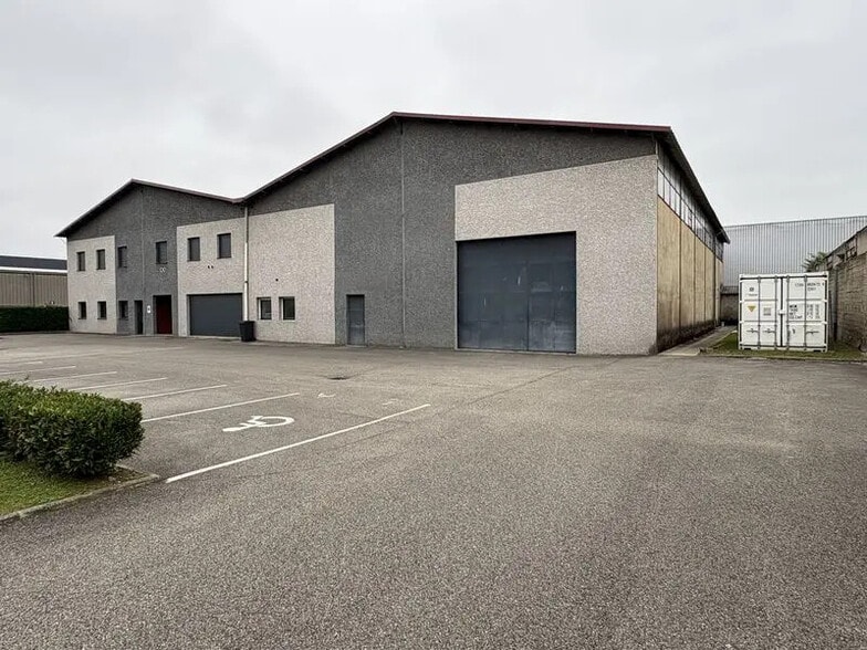 Flex in Décines-Charpieu for sale - Building Photo - Image 1 of 11
