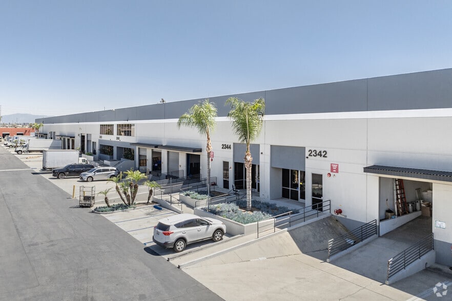 2340-2386 E Walnut Ave, Fullerton, CA for lease - Building Photo - Image 3 of 6