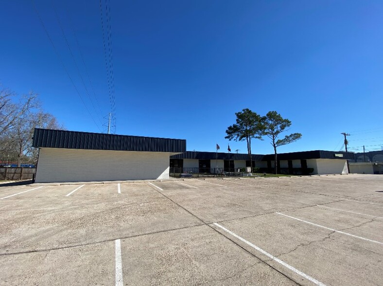 3717 Highway 3, Dickinson, TX for lease - Building Photo - Image 2 of 24