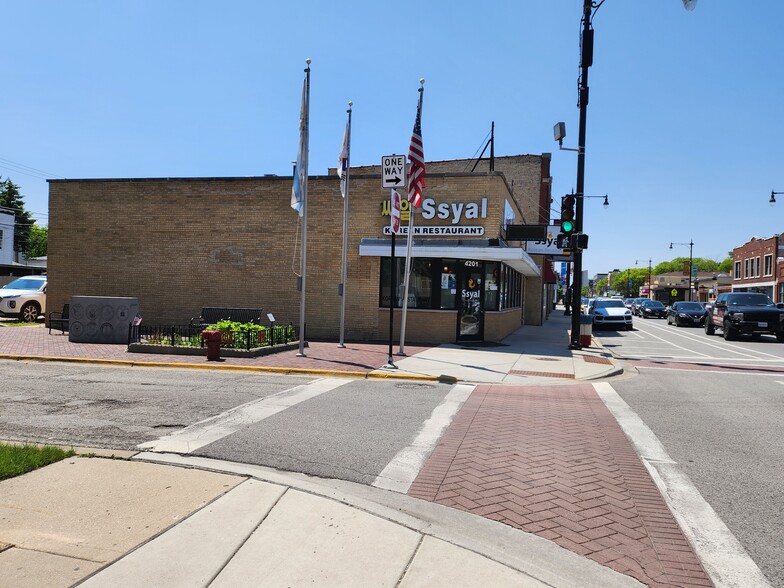 4201 W Lawrence Ave, Chicago, IL for sale - Primary Photo - Image 1 of 5