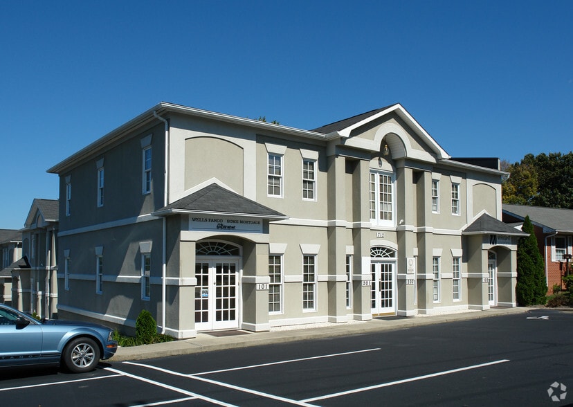 707 Westchester Dr, High Point, NC for lease - Primary Photo - Image 2 of 6