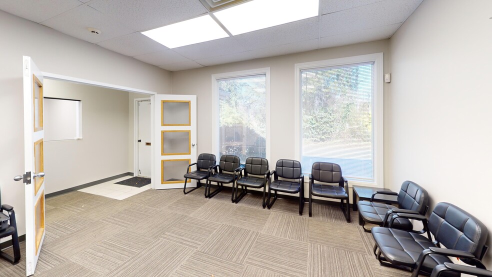 1403 Eastchester Dr, High Point, NC for lease - Building Photo - Image 2 of 7