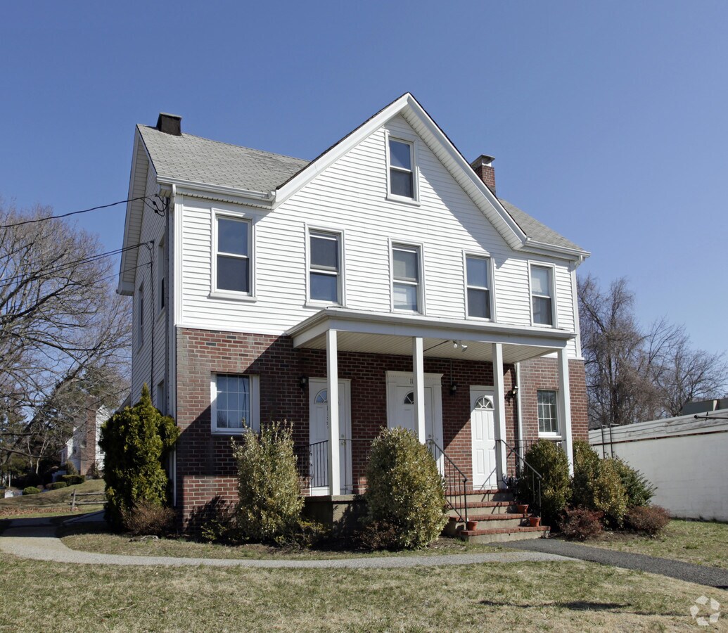 1137 E Putnam Ave, Riverside, CT 06878 1137 E Putnam Ave, Riverside, CT 06878