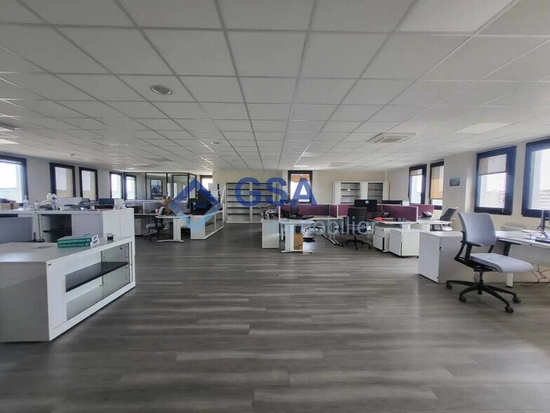 Office in Viry-Châtillon for lease - Interior Photo - Image 2 of 8