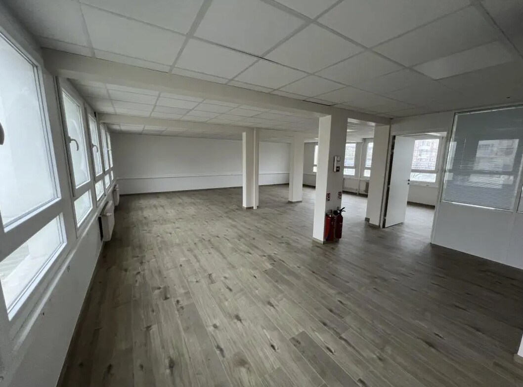 3 Bis Rue Maurice Grandcoing, Ivry-sur-Seine for lease Interior Photo- Image 1 of 6