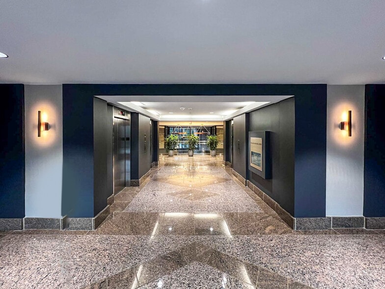 1800 Alexander Bell Dr, Reston, VA for lease - Lobby - Image 3 of 4