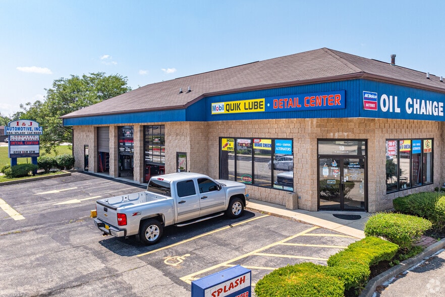 18 W Merchants Dr, Montgomery, IL for sale - Building Photo - Image 2 of 21