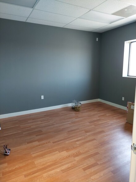 4343 N Rancho Dr, Las Vegas, NV for lease - Interior Photo - Image 3 of 15