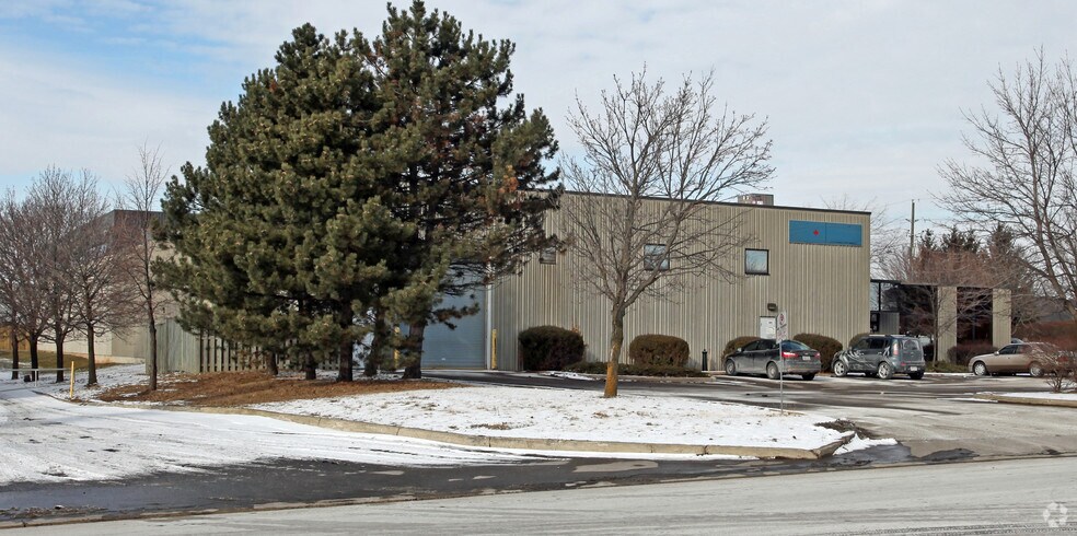 2 Lowry Dr, Brampton, ON for sale - Primary Photo - Image 1 of 1