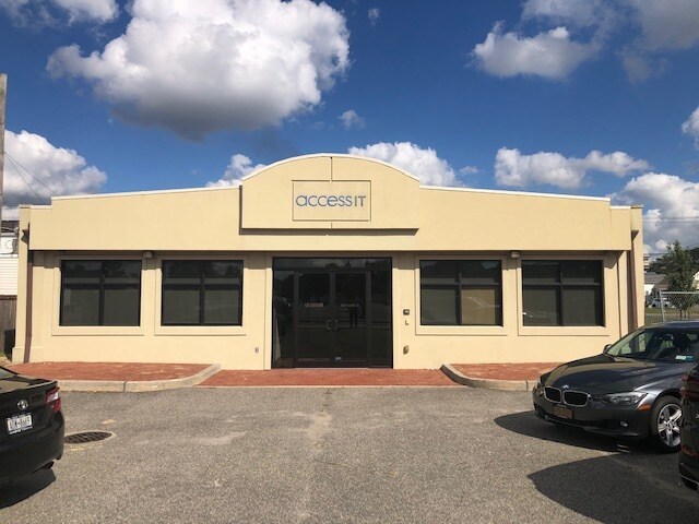 422 Conklin St, Farmingdale, NY for sale - Building Photo - Image 1 of 1